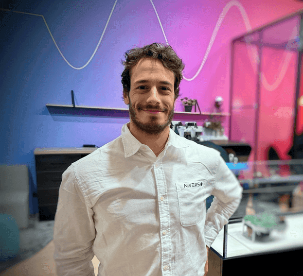 NiVERSO team member ready to help with your EMC engineering inquiries